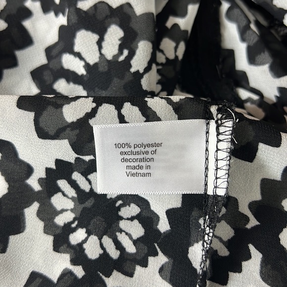 Lane Bryant Women’s Sheer Button Down Blouse with Neck Tie Size 18/20 - Picture 9 of 9